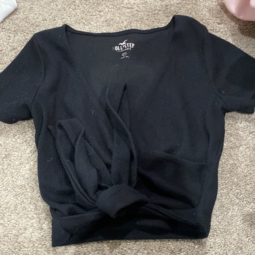 hollister tie shirt black